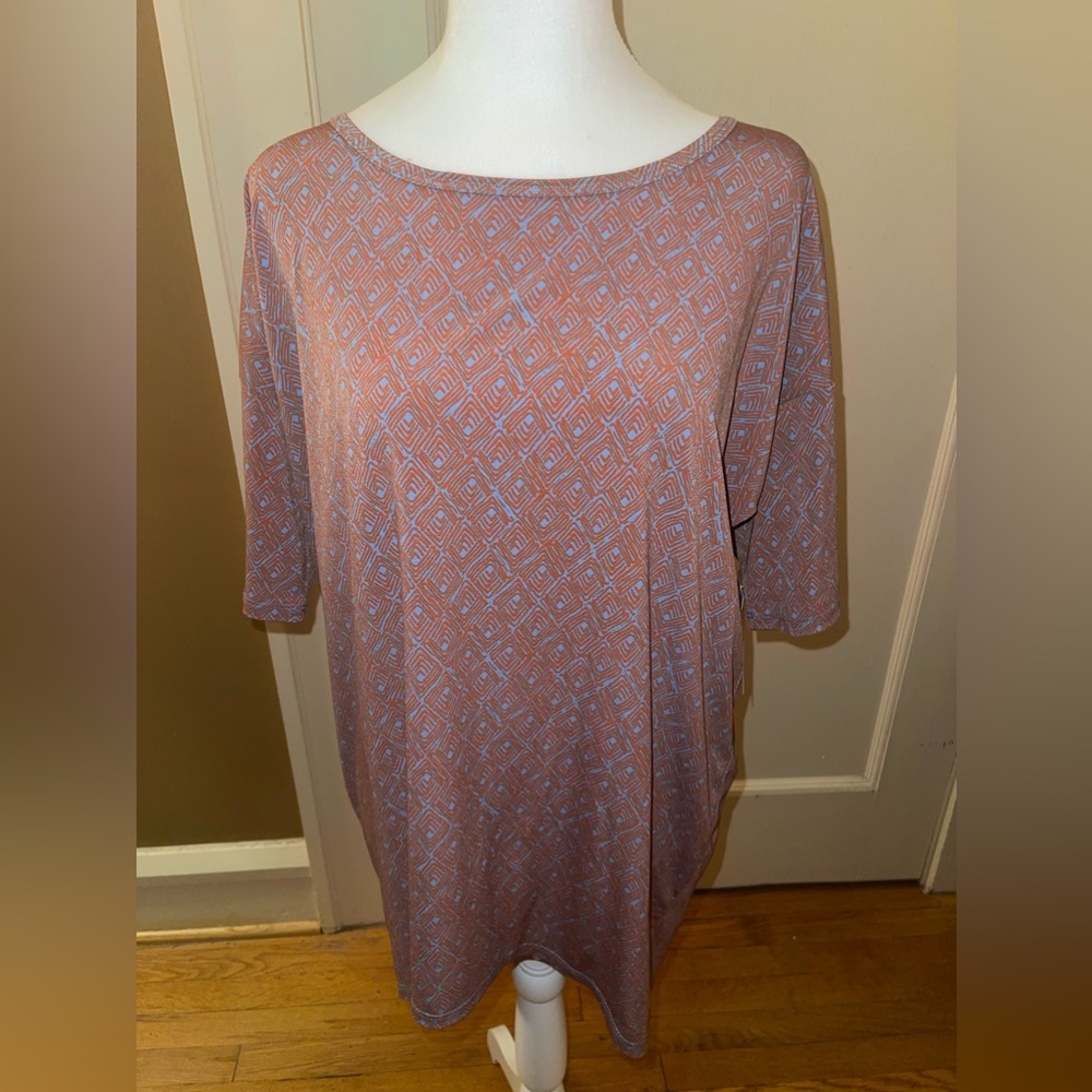 BNWT XS Lularoe Irma Top